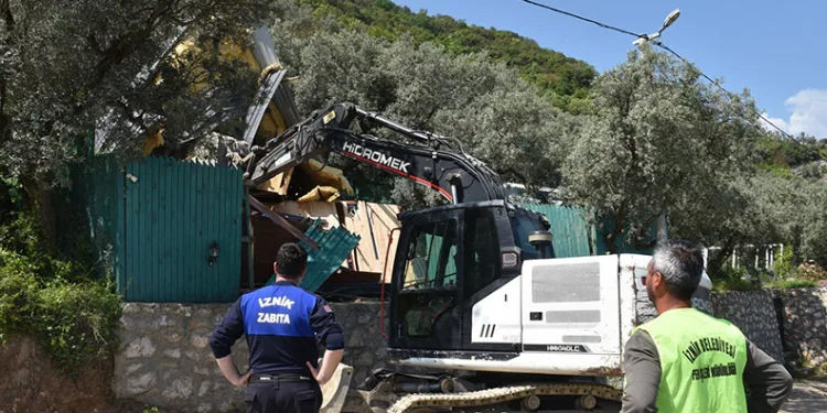 İznik’te kaçak yapıya yer yok