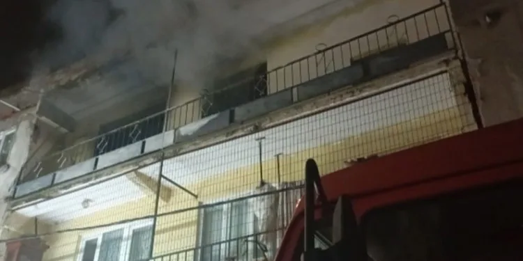Bursa’da korkutan yangın: Daire kullanılamaz hale geldi