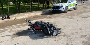 Bursa’da motosiklet ile otomobil çarpıştı: 5 yaralı
