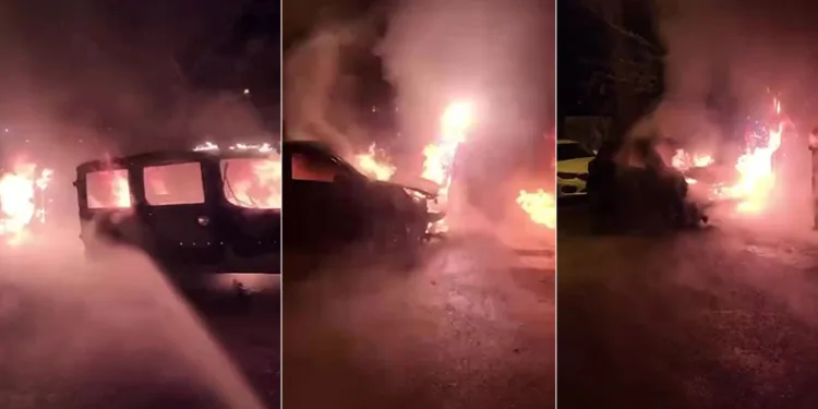 Park halindeki otomobil yandı, alevler önündeki araca sıçradı