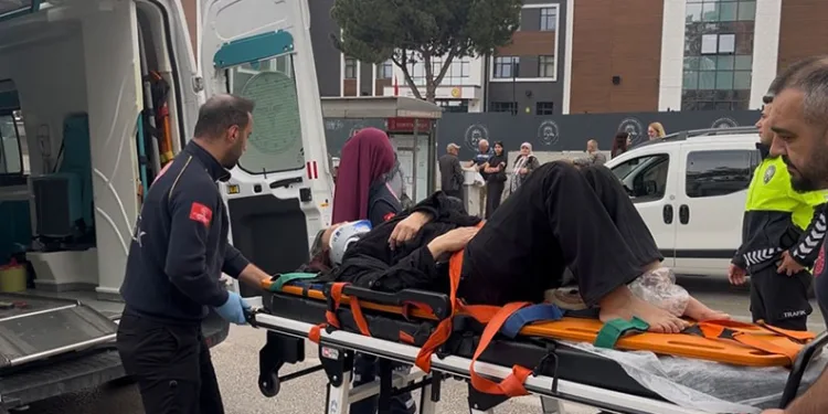 Bursa’da alt geçit yerine yolu kullanan yayaya otomobil çarptı