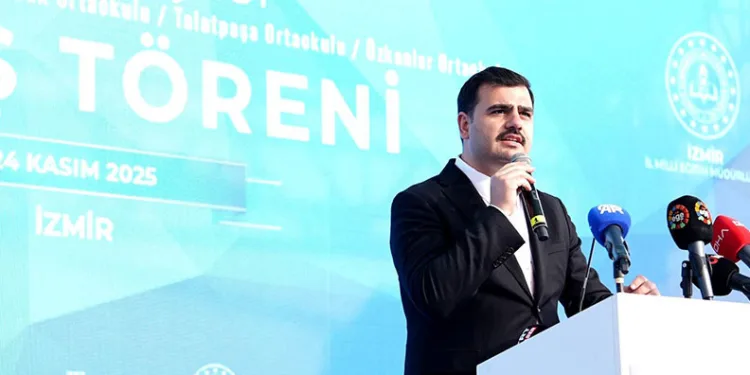 “İzmir için taş üstüne taş koyan herkesin emrindeyiz”