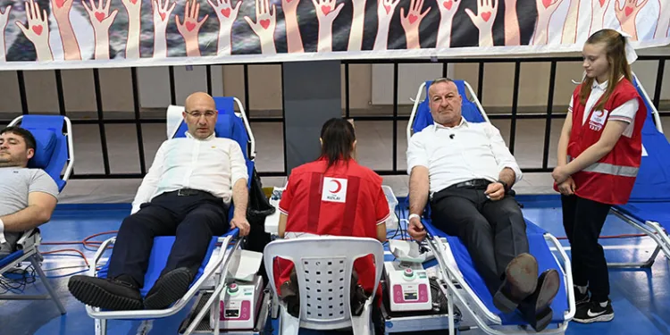 Karacabey’de “Kan Bağışçıları Günü”Ne Büyük Katılım