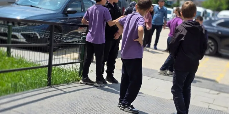 Bursa’da 28 öğrenci zehirlenme şüphesiyle hastaneye kaldırıldı
