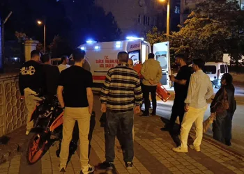 Bursa’da kontrolden çıkan motosiklet duvara çarptı: 1 yaralı