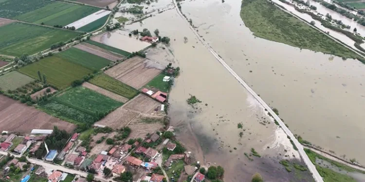 Erbaa’daki taşkının bilançosu gün ağarınca ortaya çıktı