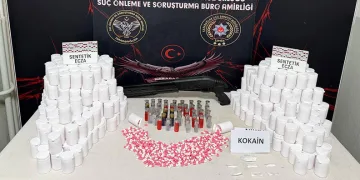 İzmir’de uyuşturucu operasyonu: 24 bin hap ele geçirildi