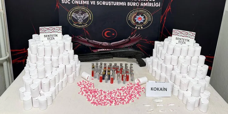 İzmir’de uyuşturucu operasyonu: 24 bin hap ele geçirildi