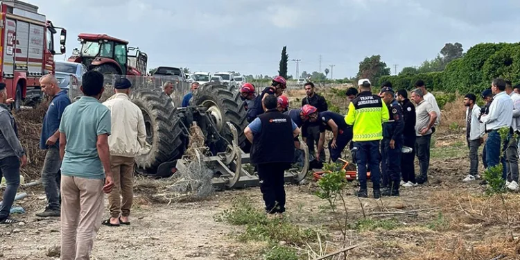Adana’da devrilen traktörün altında kalan sürücü hayatını kaybetti