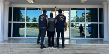 Dolandırıcılık suçundan aranan şahıs yakalandı