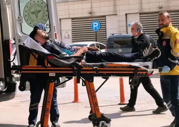 Bursa’da bıçaklı kavgada 1 genç yaralandı