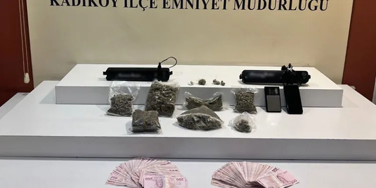İş yerindeki gizli bölmeden uyuşturucu çıktı