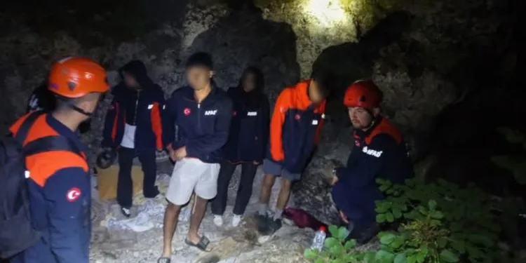 İzmir’de ormanlık alanda kaybolan 4 genç sağ salim bulundu