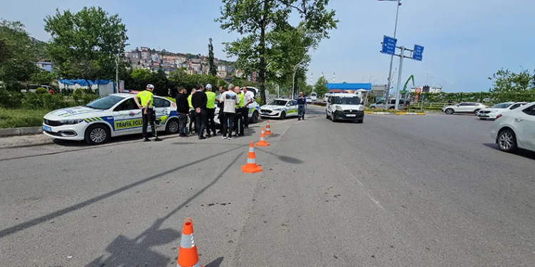 Zonguldak’ta yük treni polis aracına çarptı, faciadan dönüldü