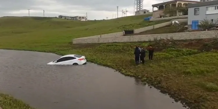 Siverek’te otomobil gölete düştü