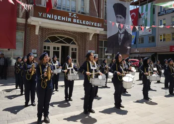 Bursa’nın ilk kadın bandosu Yenişehir sokaklarında