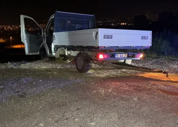 Bursa’da direksiyon hakimiyetini kaybeden sürücü şarampole uçtu