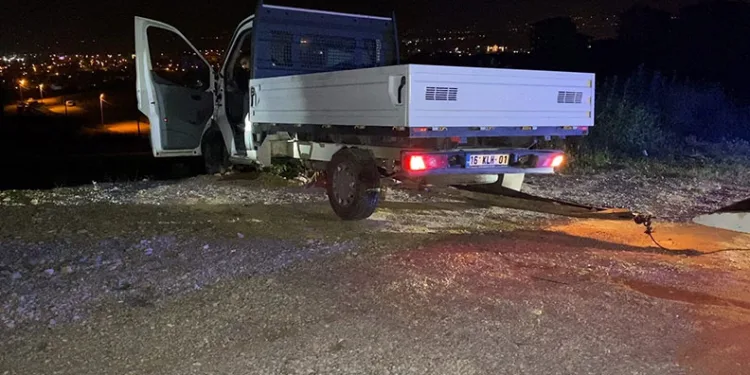 Bursa’da direksiyon hakimiyetini kaybeden sürücü şarampole uçtu