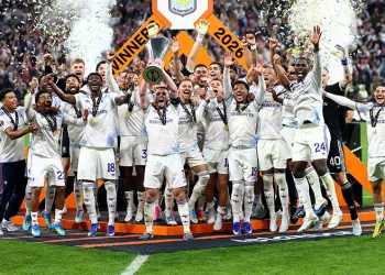 UEFA Avrupa Ligi şampiyonu Aston Villa kupasını aldı