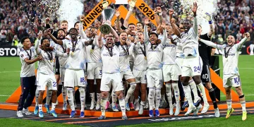 UEFA Avrupa Ligi şampiyonu Aston Villa kupasını aldı