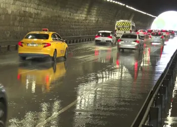 Maltepe’de Altıntepe Tüneli’ni su bastı