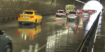 Maltepe’de Altıntepe Tüneli’ni su bastı