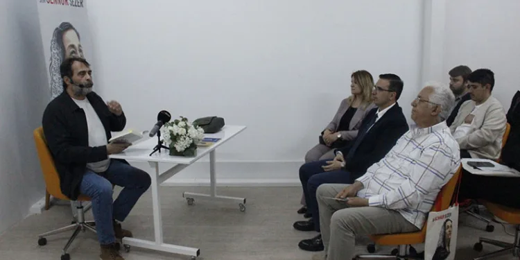 “Sanatçılar Sennur Sezer Okuyor” etkinliğinin konuğu Arif Pişkin oldu