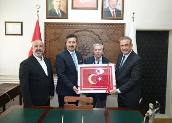Başkanlık makamında duygusal buluşma