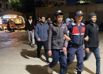 Ülkeye kaçak yollarla giren 7 şahıs yakalandı