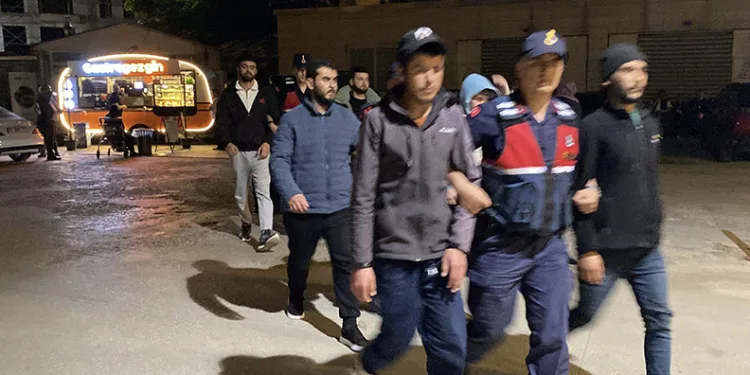 Ülkeye kaçak yollarla giren 7 şahıs yakalandı