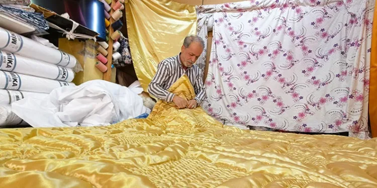 60 yıldır mesleğine sıkı sıkı sarılıyor
