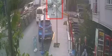 11 yaşındaki çocuk, skuter ile tırın altında kaldı