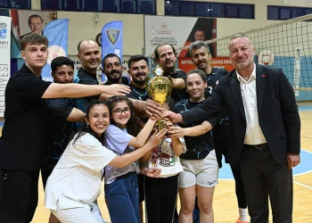 Karacabey’de voleybol heyecanı zirveye ulaştı