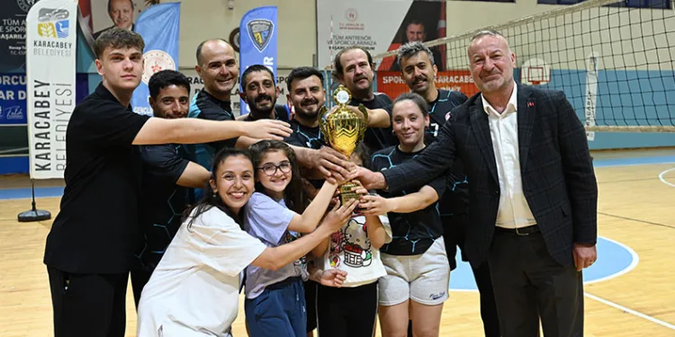 Karacabey’de voleybol heyecanı zirveye ulaştı