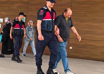 Kredi kartı çalıp harcama yapan şüpheliler yakalandı