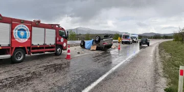 Lüks otomobil kontrolden çıkıp takla attı: 2 ölü