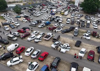 Bayram öncesi Bursa oto pazarında yoğunluk