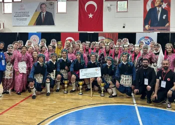İnegöl Belediyesi Halk Dansları bölge finallerinde 3’te 3 yaptı