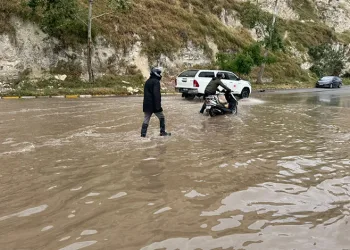 Fırat Nehri taştı, her yeri su bastı