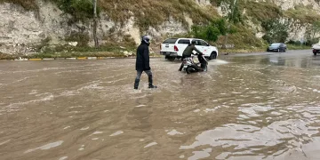 Fırat Nehri taştı, her yeri su bastı