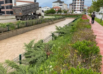 Kuruyan Delibaş deresi 25 yıl sonra yeniden coştu