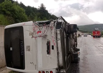 Tokat’ta minibüs devrildi: 4 yaralı