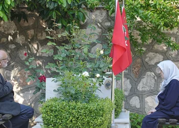 Şehitlikte hüzünlü bayramlaşma