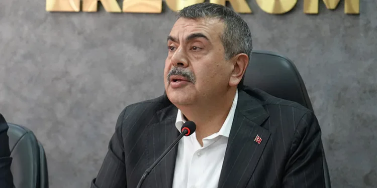 Yusuf Tekin’den Özgür Özel’e sert sözler