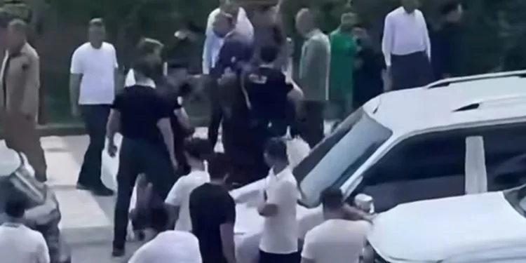 Cizre’de akrabalar arası taşlı, sopalı ve bıçaklı kavga: 17 gözaltı