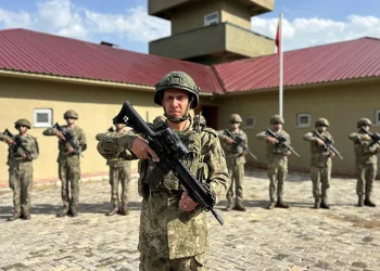 Mehmetçik sınır hattında bayramlaştı