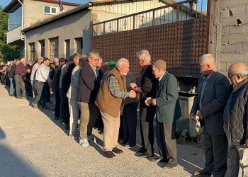Bursa’da bayramlaşma kuyruğu uzadıkça uzadı