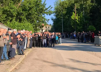 60 yıldır süren gelenek: Bayramlaşmada 1 kilometrelik kuyruk oluştu