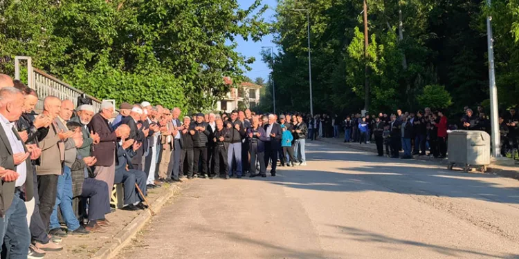 60 yıldır süren gelenek: Bayramlaşmada 1 kilometrelik kuyruk oluştu