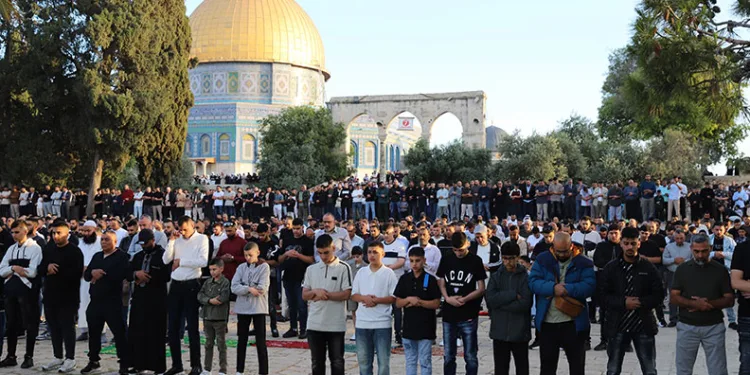 Mescid-i Aksa’da bayram namazı 140 bin Müslümanla kılındı